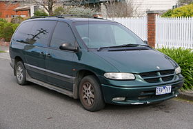 1998 Chrysler Grand Voyager (GH) LE van (2015-07-10) 01.jpg